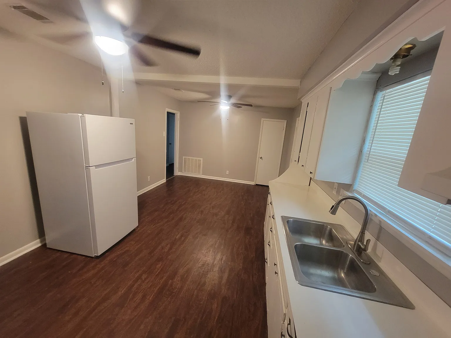 3 bed, 1100 sqft, $1,350 — Photo 3