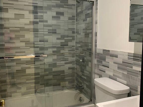 4th image of 10 Manhattan Ave #6A6