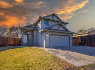 7031 Silver Knoll St, Rio Linda, CA 95673
