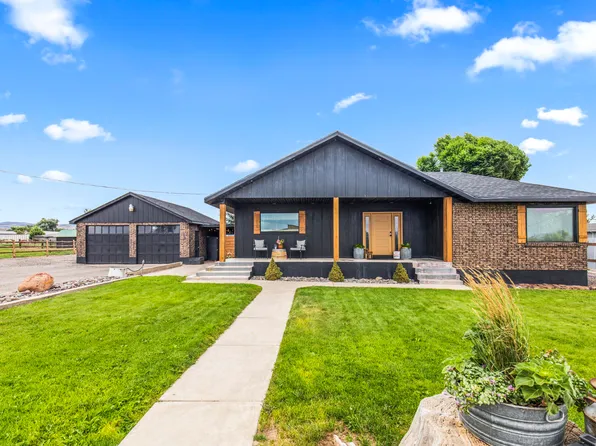 81 E Center St, Loa, UT 84747