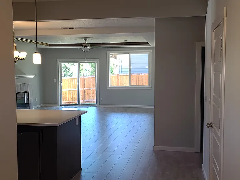 384 S 8th St — Photo 3