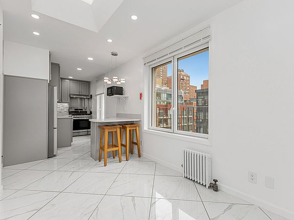 2nd image of 318 E 62nd St APT 5R