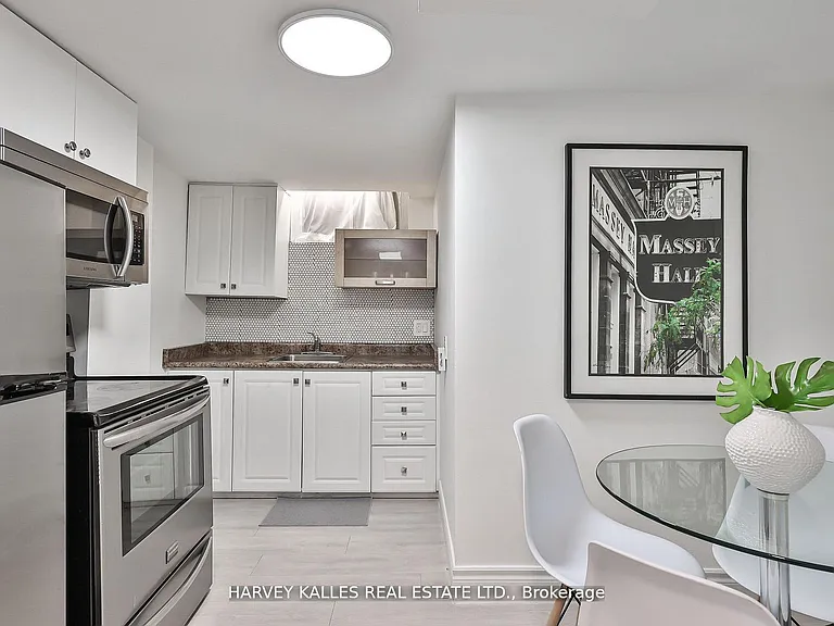 568 Northcliffe Blvd — Photo 30