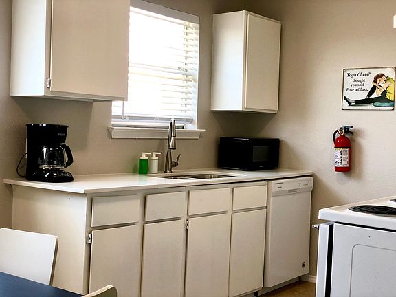4th image of 1006 Thannisch Dr APT G