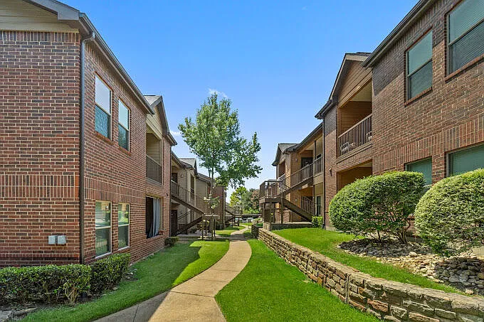 Larkin Apartment Homes — Photo 41