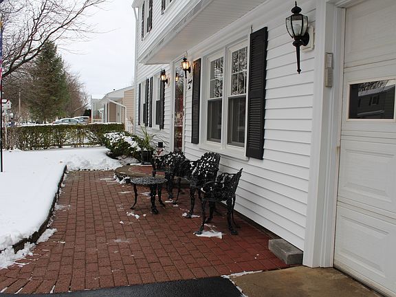 3rd image of 22 Dorset Dr