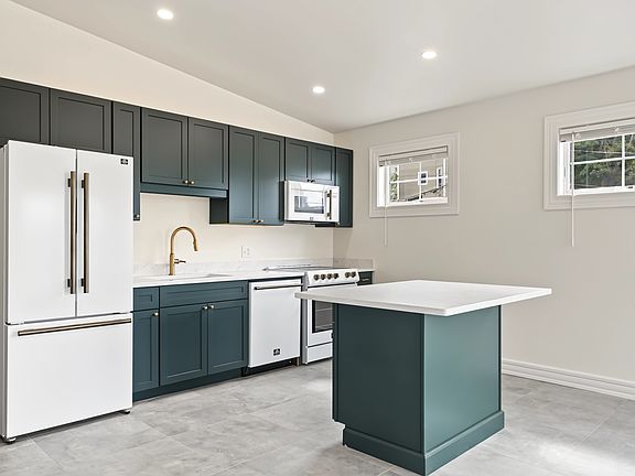 4th image of 905 N Main St #201