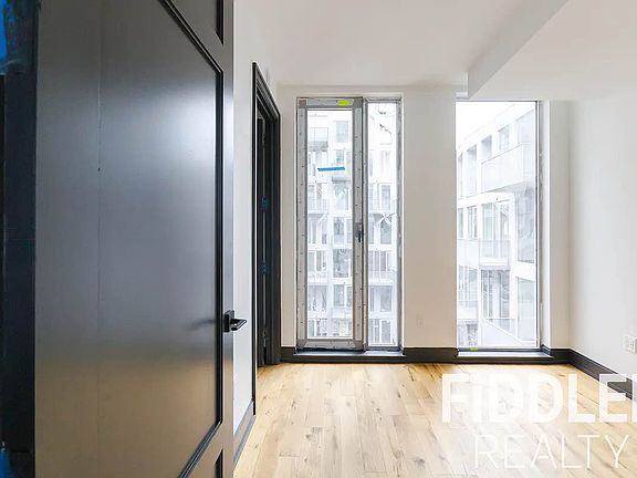 4th image of 42-22 27th St #1503