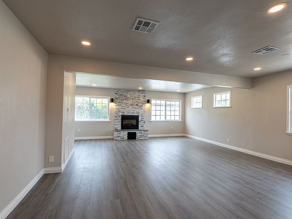 3rd image of 14043 Mystic St