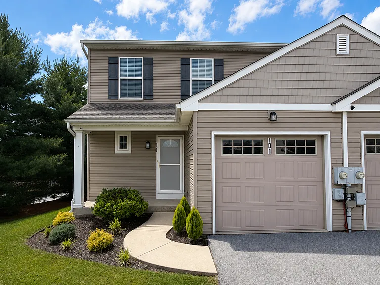 101 Wheatstone Ln — Photo 1