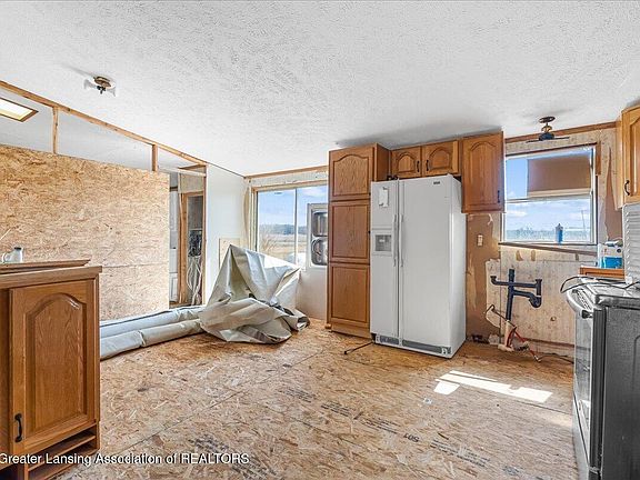 5th image of 11980 E South Gratiot County Line Rd