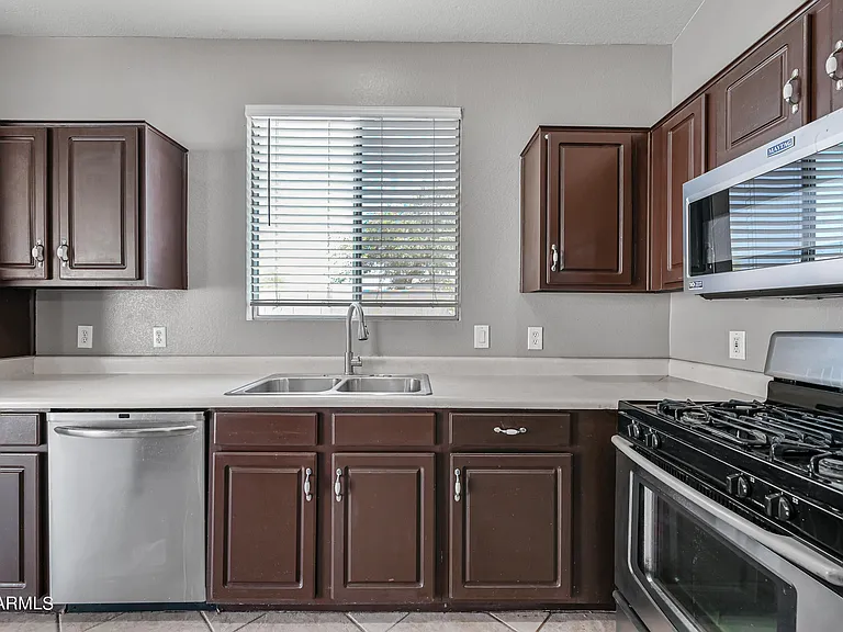 16224 W Jefferson St — Photo 11