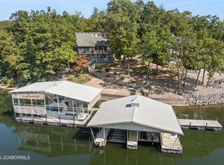 517 Foxhead Shores Dr, Linn Creek, MO 65052