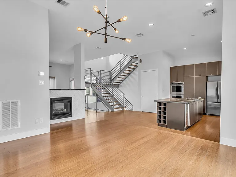1802 Hickory St — Photo 13