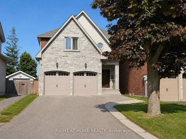 1049 Greaves Ave, Mississauga, ON L5E 1W4