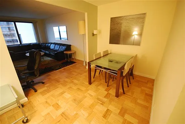 Rented by Luxury Habitat | media 22