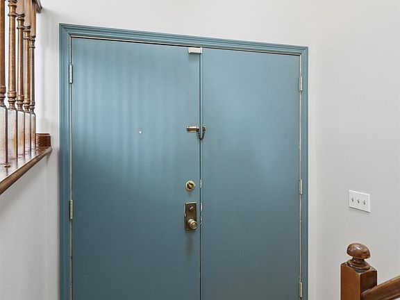 5th image of 2 Fairgreen Cir