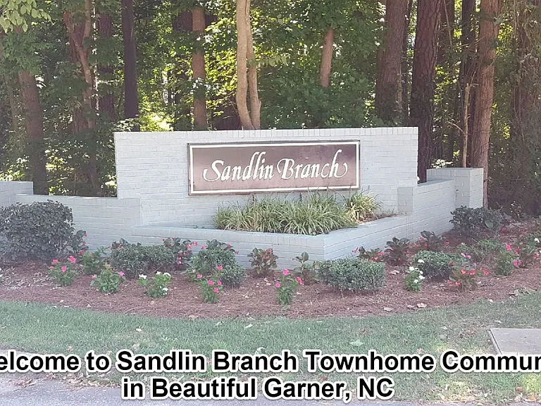 302 Kentucky Dr — Photo 12