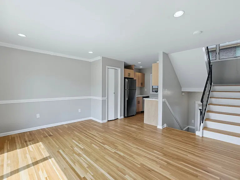 1 Coles Ave #1C — Photo 2