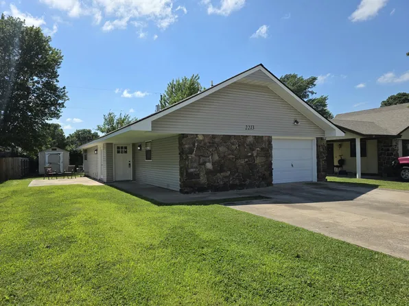 2213 Willow Ln, Miami, OK 74354