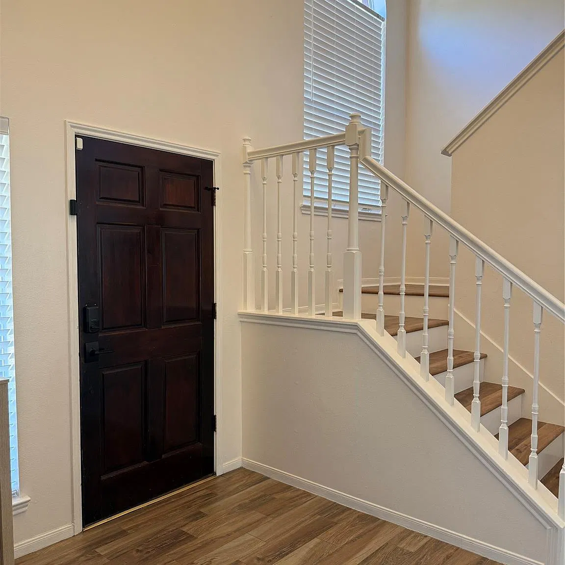 3 bed, 2.5 bath, 2494 sqft, $2,750 — Photo 2