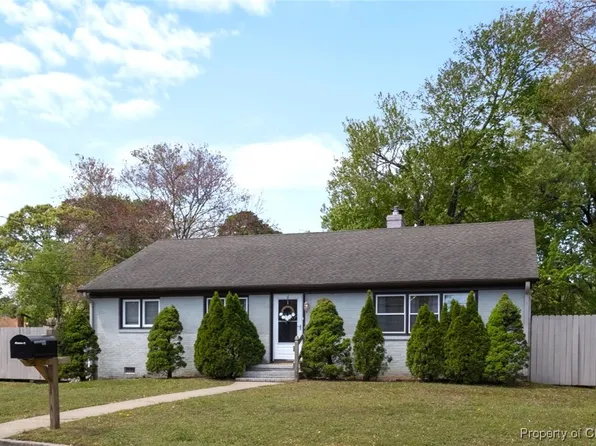 16 Lakeview Dr, Newport News, VA 23602
