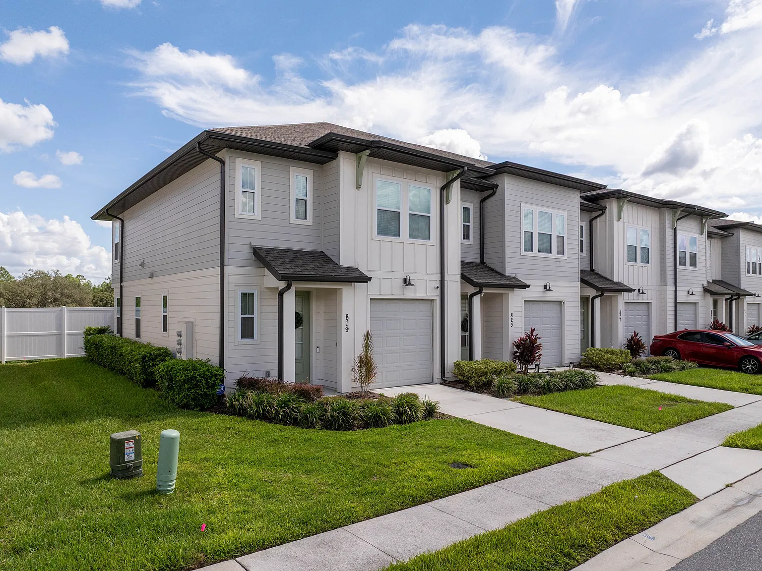3 bed, 2.5 bath, 1653 sqft, $2,500 — Photo 1