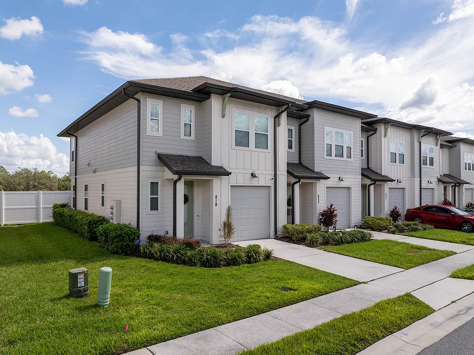 819 Longboat Dr