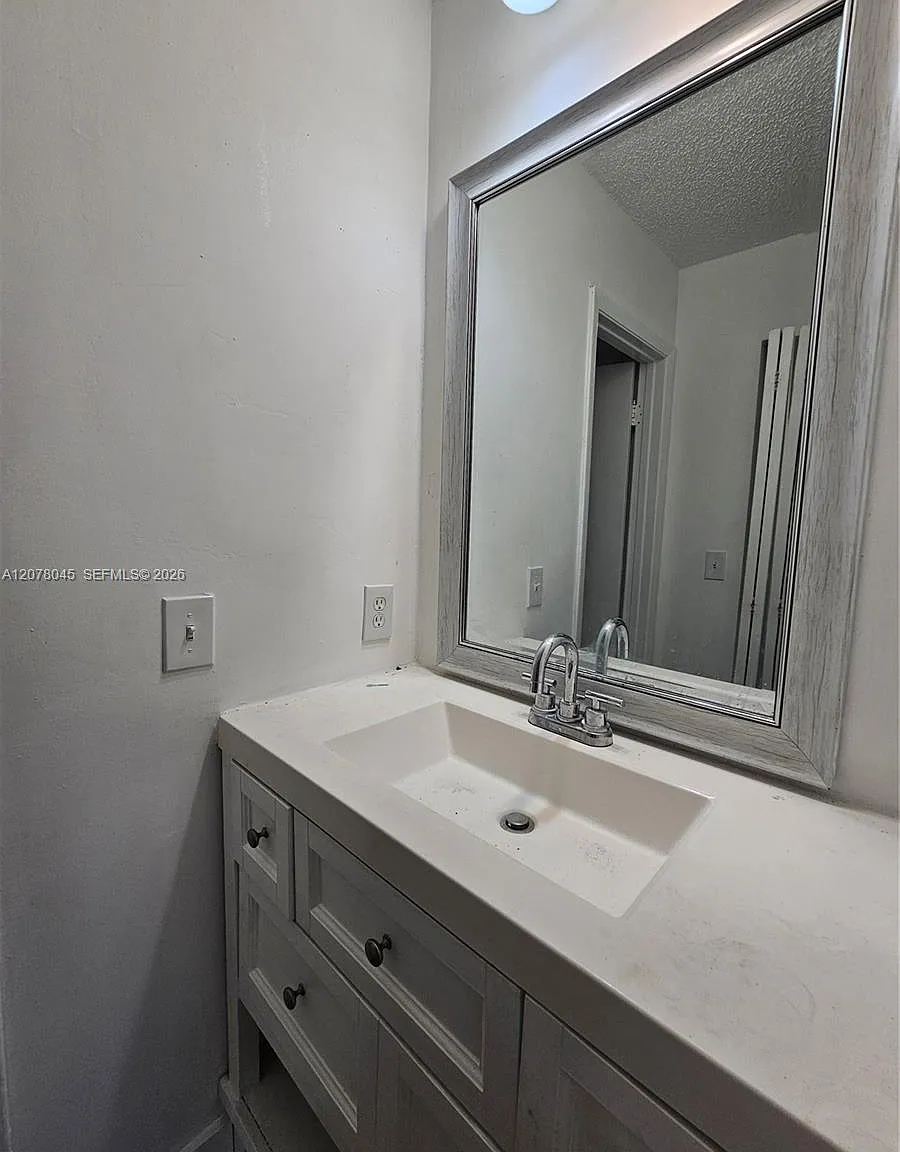Lago Grande Condo Three B — Photo 2