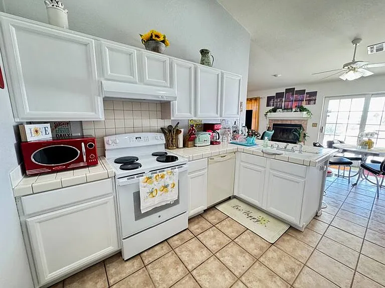 2576 McCormick Blvd — Photo 8