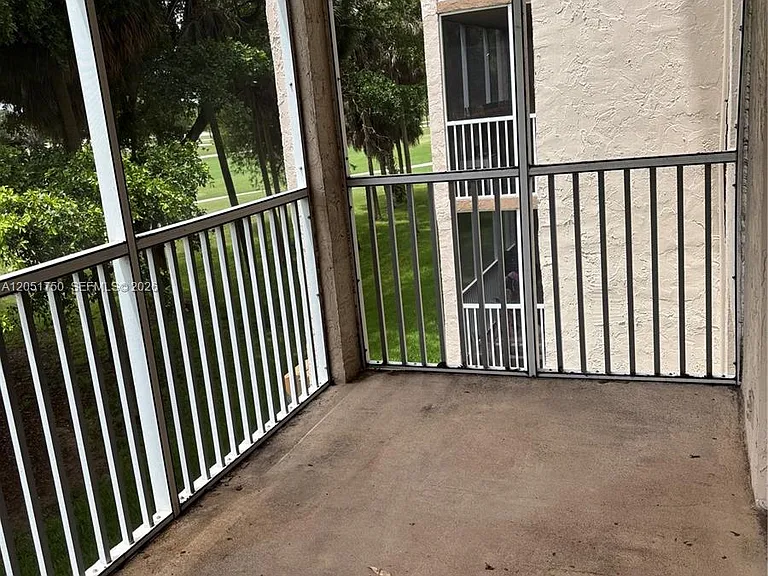 250 Jacaranda Dr #302 — Photo 21