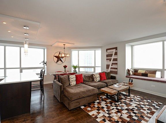 4th image of 512 N McClurg Ct APT 5004