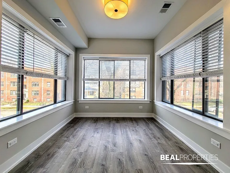 1002 Crain St #1 — Photo 2
