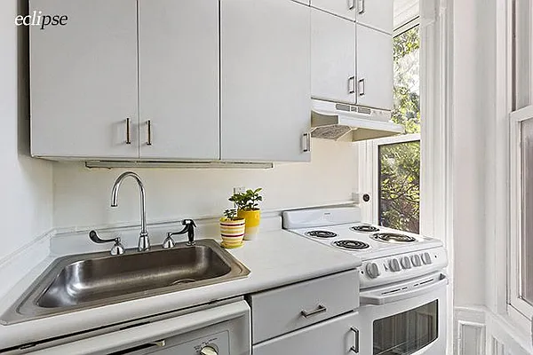 Sold by Eclipse Real Estate Group | media 4