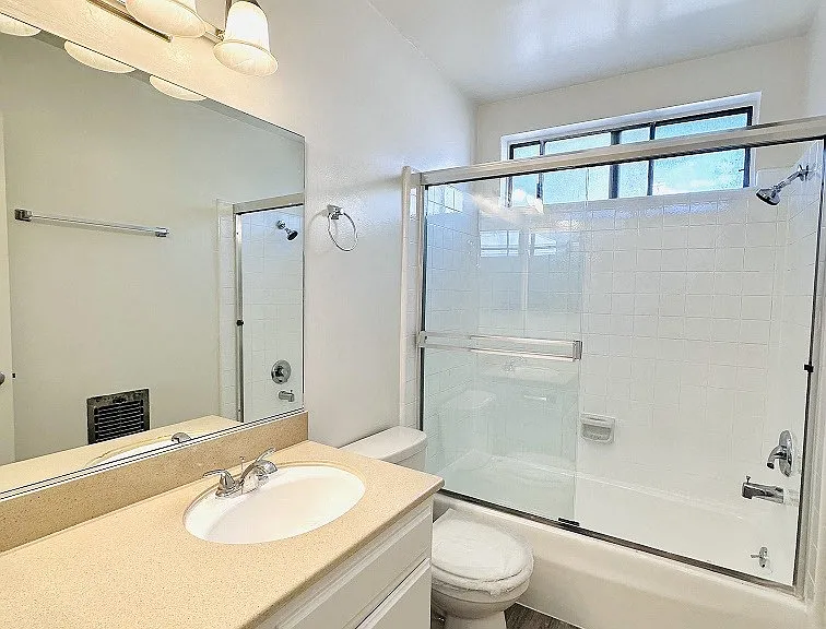 Lido Apartments - 10535 Rose Ave — Photo 27