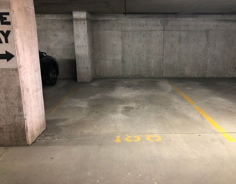 1st image of 801 S Plymouth Ct #186