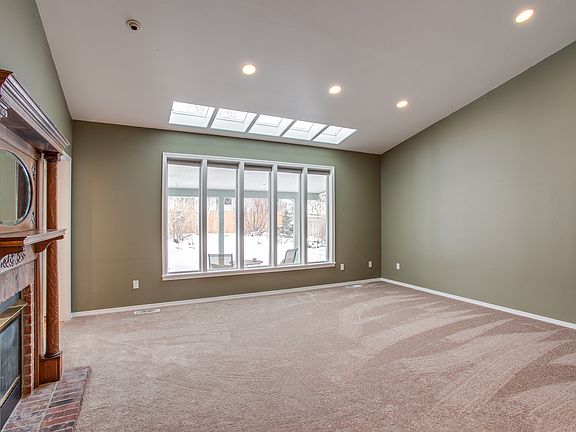 Living room, vaulted ceiling