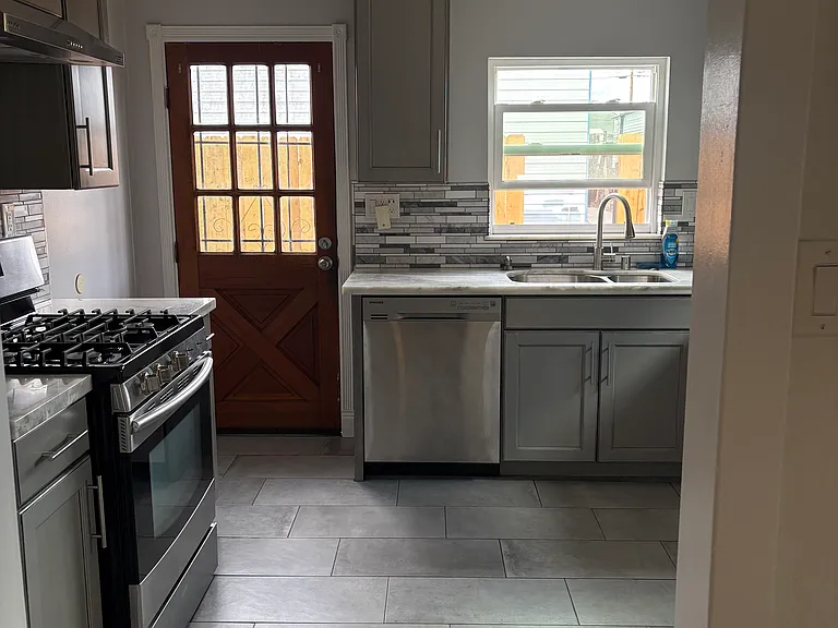 90 Malicoat Ave — Photo 9