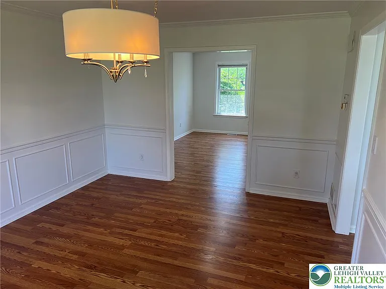 2593 Halleck Dr — Photo 15