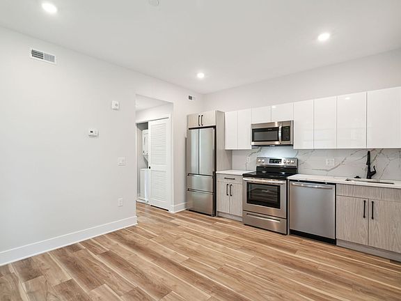 4th image of 862 N 41st St #13