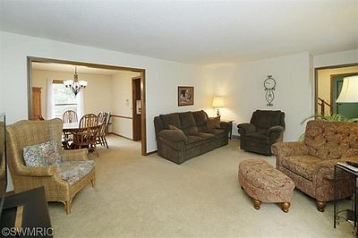 3rd image of 465 Montague Dr