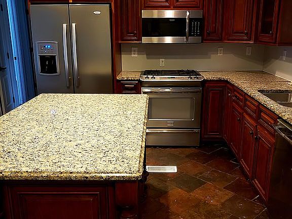 THIS KITCHEN SPEAKS 4 ITSELF