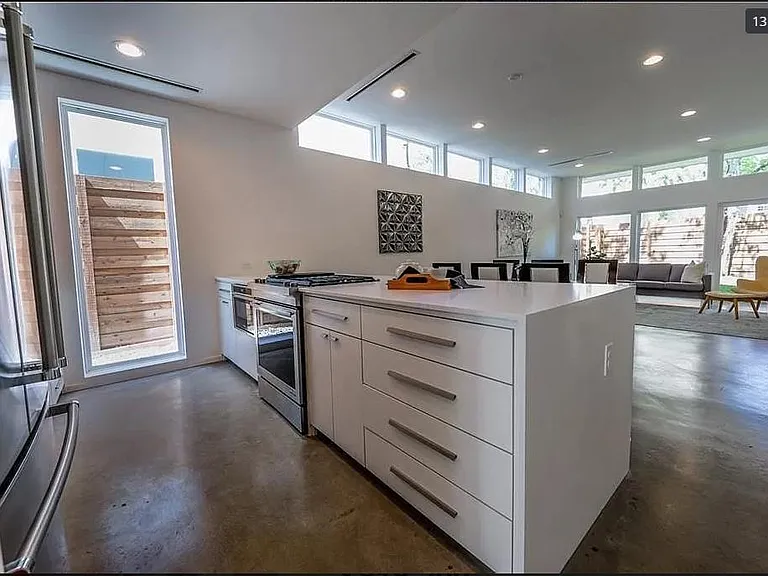 2308 N Prairie Ave — Photo 13