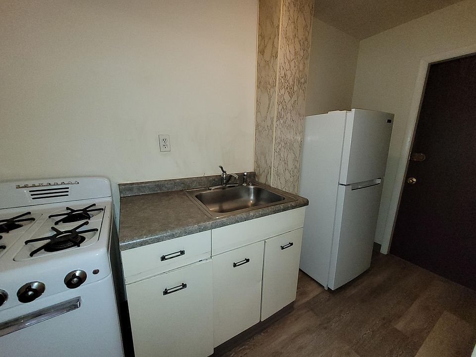 2nd image of 1919 W Berteau Ave #G
