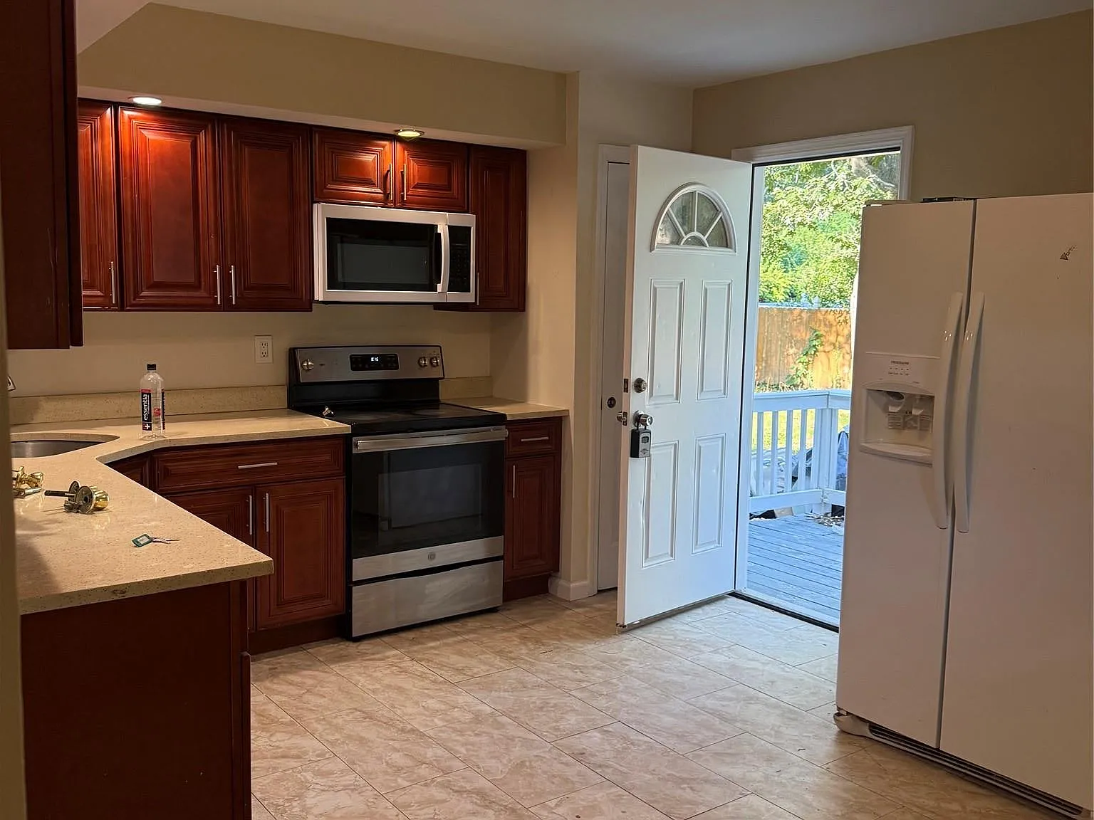 4 bed, 2002 sqft, $3,999 — Photo 2