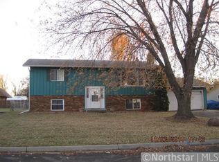 407 Meadow Lark Ln, Dodge Center, MN 55927