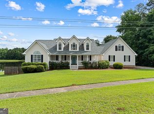 370 Twin Lakes Dr, Gray, GA 31032