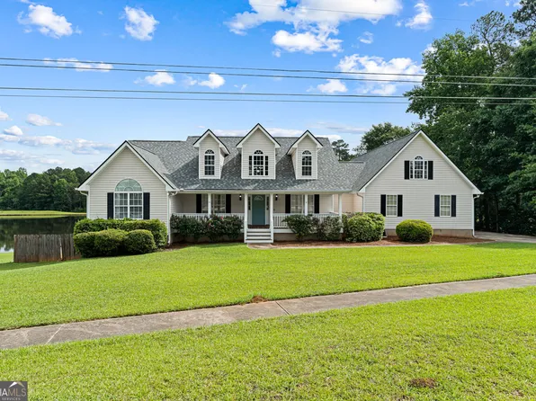 370 Twin Lakes Dr, Gray, GA 31032