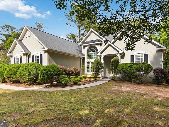 2nd image of 820 Clifton Rdg