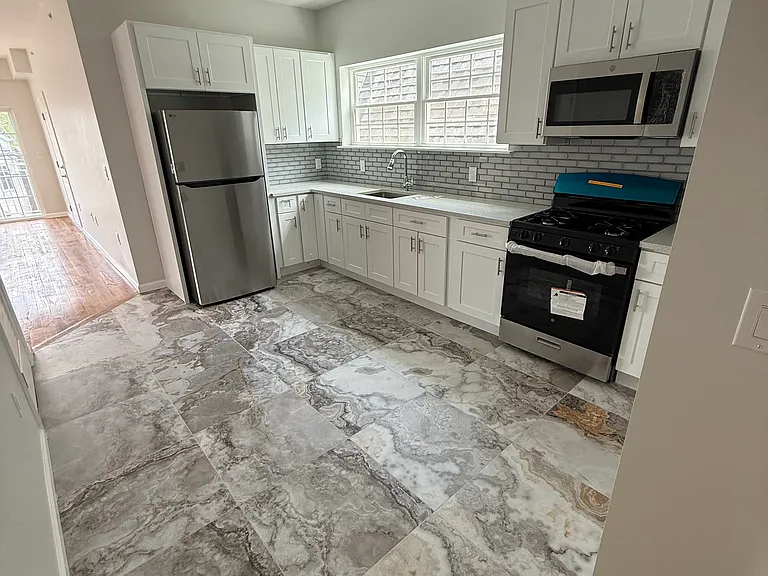 357-359 S 11th St #2 — Photo 9